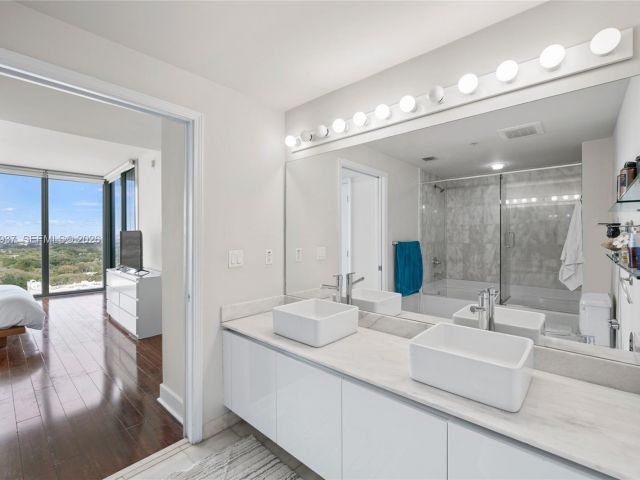 Apartment for sale  Unit #1704 - photo 7260866