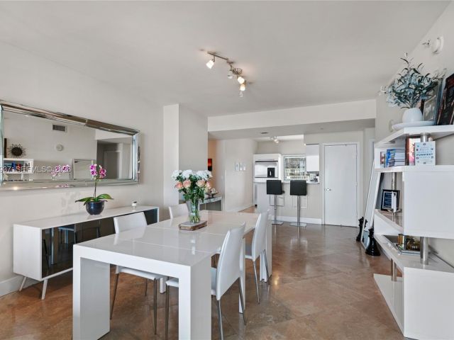 Apartment for sale  Unit #1704 - photo 7260870