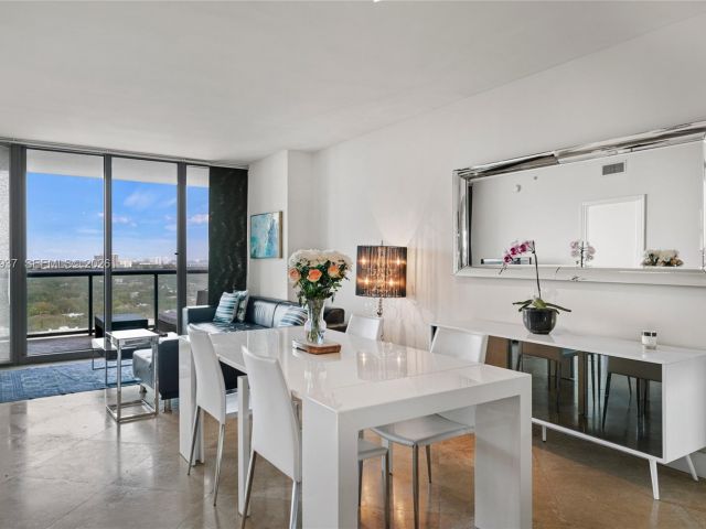 Apartment for sale  Unit #1704 - photo 7260874