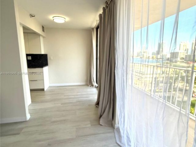 Apartment for rent  Unit #714 - photo 7427365