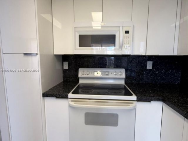 Apartment for rent  Unit #714 - photo 7427370