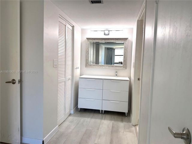 Apartment for rent  Unit #714 - photo 7427376