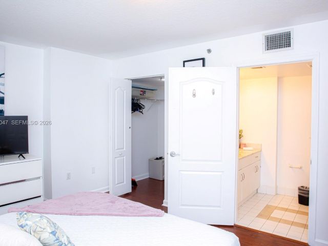 Apartment for sale  Unit #1901 - photo 7265914