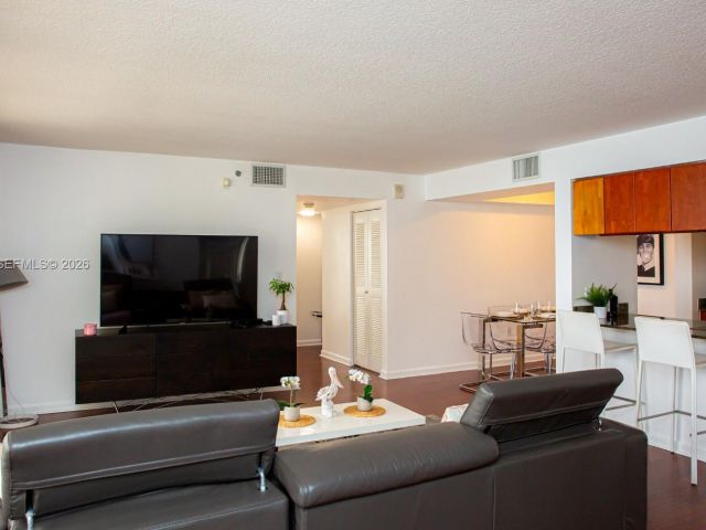 Apartment for sale  Unit #1901 - photo 7265917