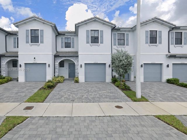 3-bedroom home for sale in Homestead - 12929 SW 286th Way 12929 - MondialRealty