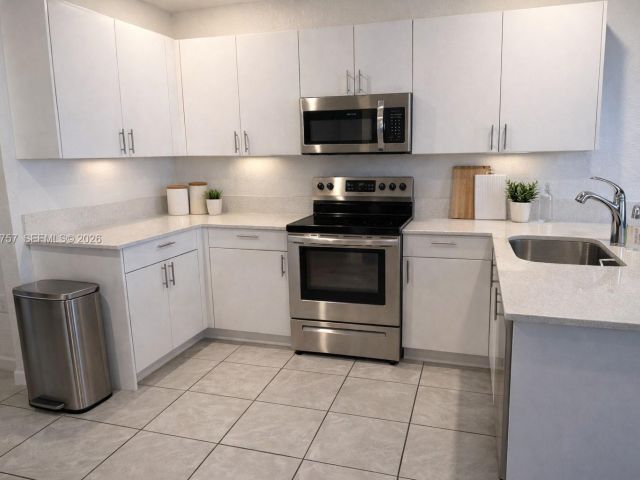 3-bedroom home for sale in Homestead - 12929 SW 286th Way 12929 - MondialRealty