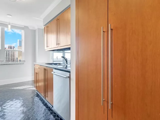 3-bedroom condo for rent in Miami - 701 Brickell Key Blvd 2103 - MondialRealty