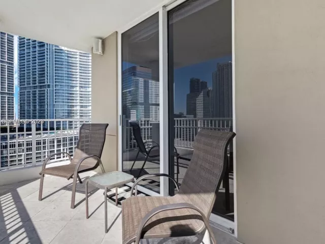 3-bedroom condo for rent in Miami - 701 Brickell Key Blvd 2103 - MondialRealty