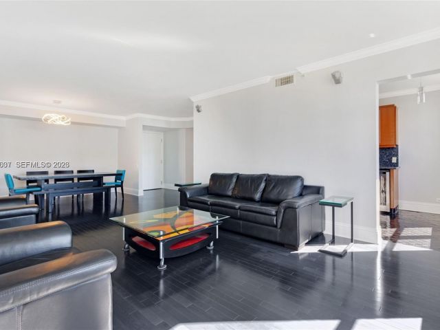 Apartment for rent  Unit #2103 - photo 7294340