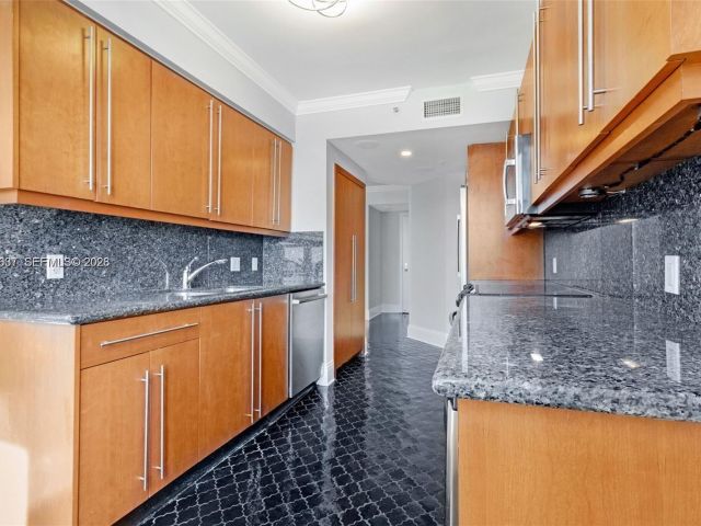 Apartment for rent  Unit #2103 - photo 7294345