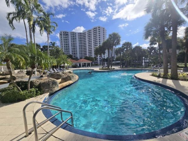 2-bedroom condo for sale in Aventura - 3300 NE 191st St 1202 - MondialRealty