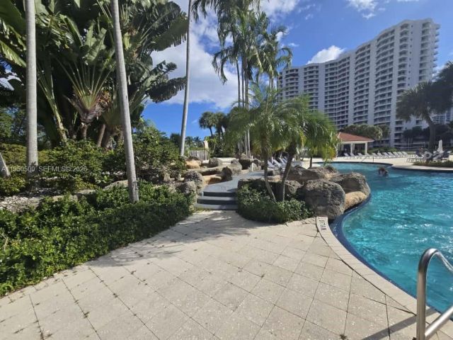 2-bedroom condo for sale in Aventura - 3300 NE 191st St 1202 - MondialRealty