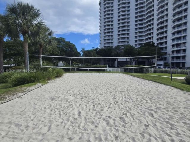 2-bedroom condo for sale in Aventura - 3300 NE 191st St 1202 - MondialRealty