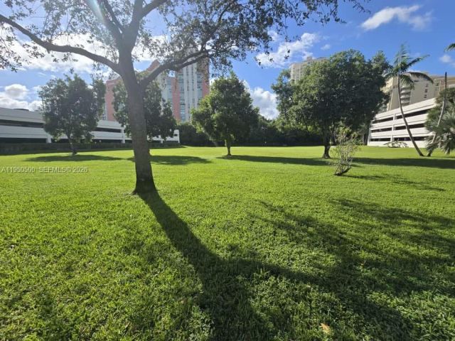 2-bedroom condo for sale in Aventura - 3300 NE 191st St 1202 - MondialRealty