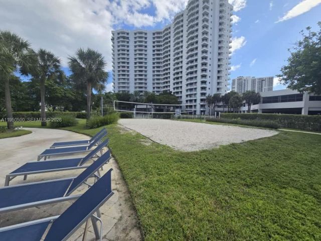 2-bedroom condo for sale in Aventura - 3300 NE 191st St 1202 - MondialRealty