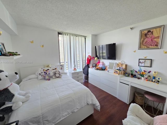 2-bedroom condo for sale in Aventura - 3300 NE 191st St 1202 - MondialRealty
