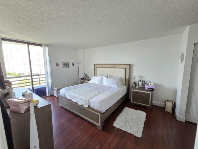 2-bedroom condo for sale in Aventura - 3300 NE 191st St 1202 - MondialRealty