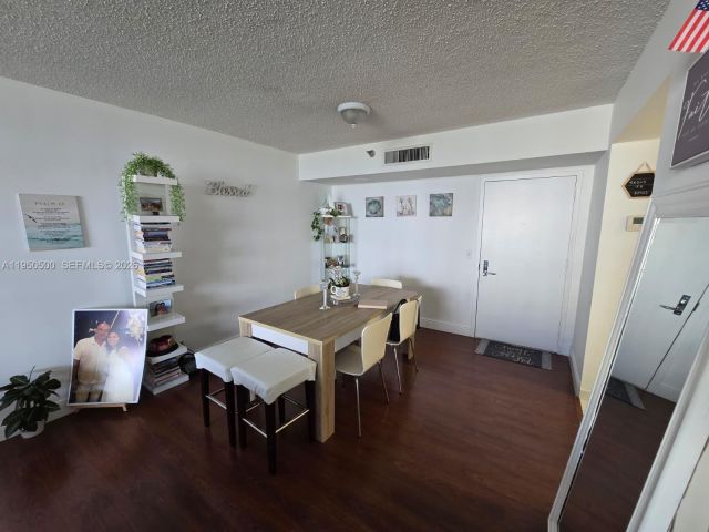 2-bedroom condo for sale in Aventura - 3300 NE 191st St 1202 - MondialRealty