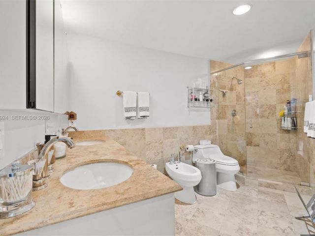 Apartment for sale  Unit #1401 - photo 7265651