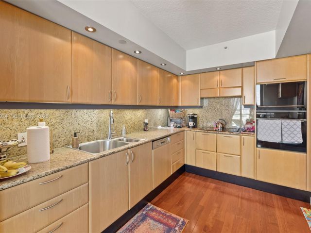 Apartment for sale  Unit #1401 - photo 7265660