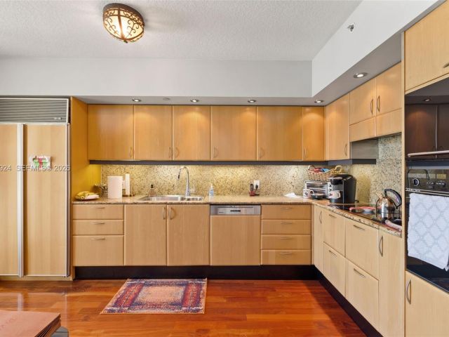 Apartment for sale  Unit #1401 - photo 7265662