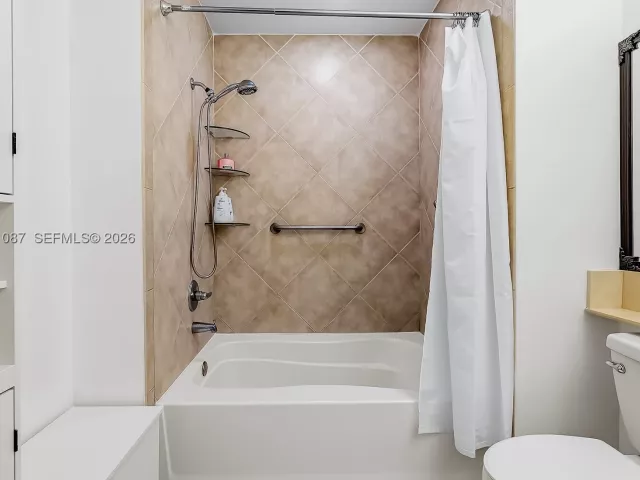 2-bedroom condo for sale in Hallandale Beach - 2080 S Ocean Dr 103 - MondialRealty