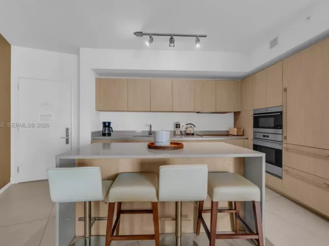 1-bedroom condo for sale in Hollywood - 4111 S Ocean Dr 1507 - MondialRealty