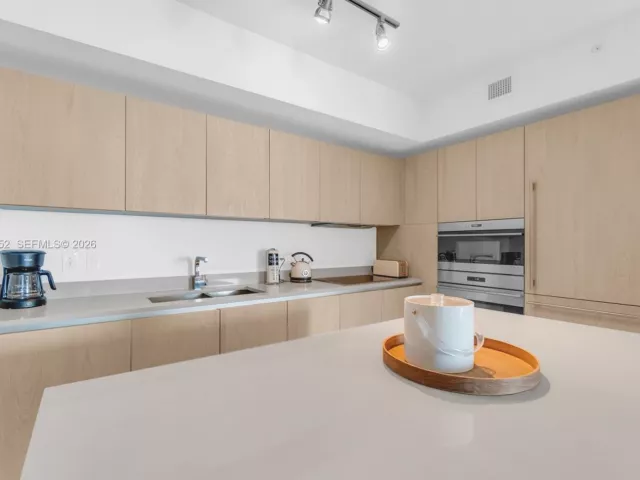 1-bedroom condo for sale in Hollywood - 4111 S Ocean Dr 1507 - MondialRealty