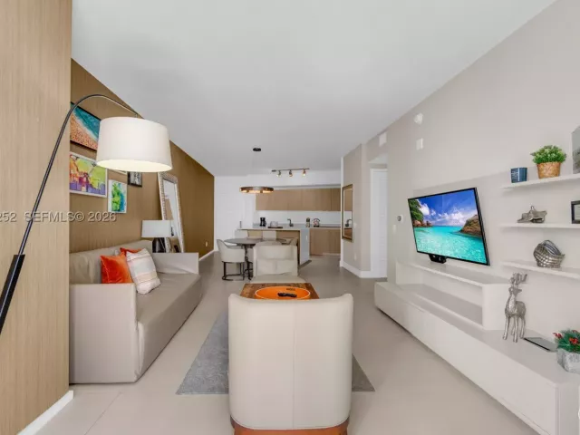 1-bedroom condo for sale in Hollywood - 4111 S Ocean Dr 1507 - MondialRealty