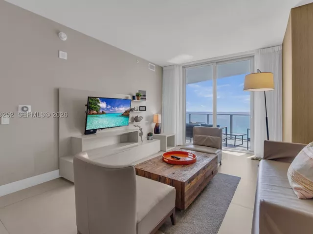 1-bedroom condo for sale in Hollywood - 4111 S Ocean Dr 1507 - MondialRealty