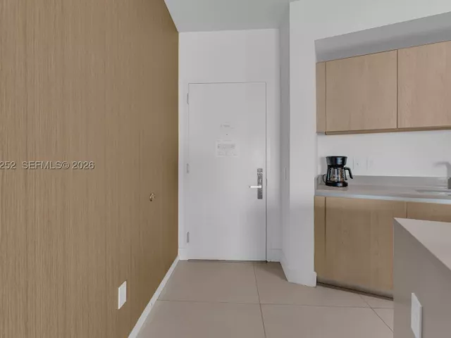 1-bedroom condo for sale in Hollywood - 4111 S Ocean Dr 1507 - MondialRealty
