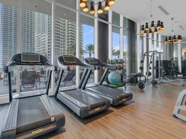 1-bedroom condo for sale in Hollywood - 4111 S Ocean Dr 1507 - MondialRealty