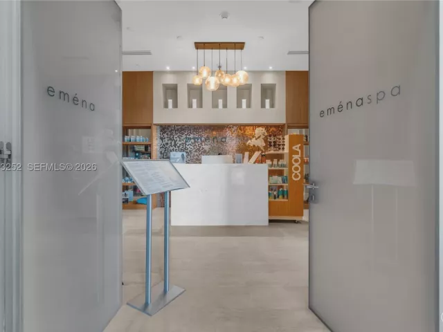 1-bedroom condo for sale in Hollywood - 4111 S Ocean Dr 1507 - MondialRealty