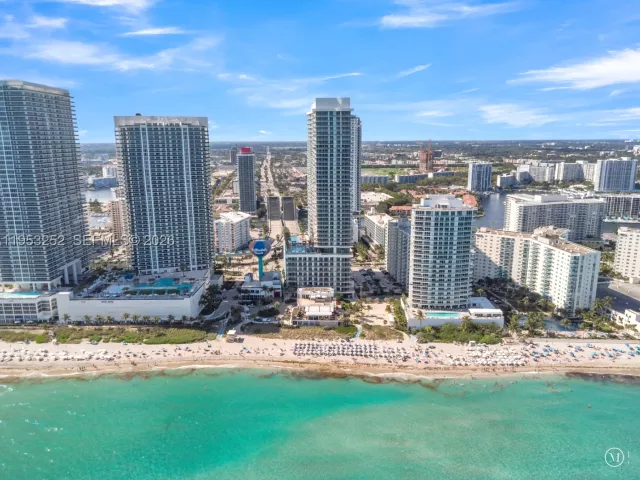 1-bedroom condo for sale in Hollywood - 4111 S Ocean Dr 1507 - MondialRealty