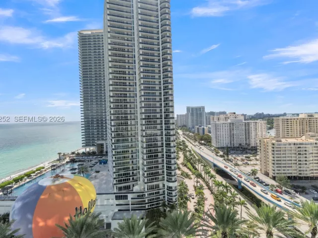 1-bedroom condo for sale in Hollywood - 4111 S Ocean Dr 1507 - MondialRealty