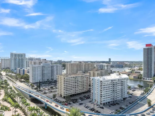1-bedroom condo for sale in Hollywood - 4111 S Ocean Dr 1507 - MondialRealty
