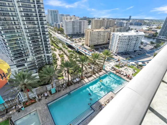 1-bedroom condo for sale in Hollywood - 4111 S Ocean Dr 1507 - MondialRealty