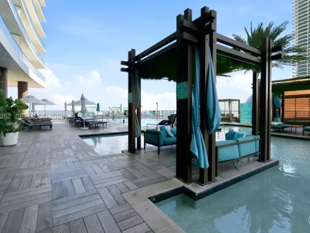 1-bedroom condo for sale in Hollywood - 4111 S Ocean Dr 1507 - MondialRealty