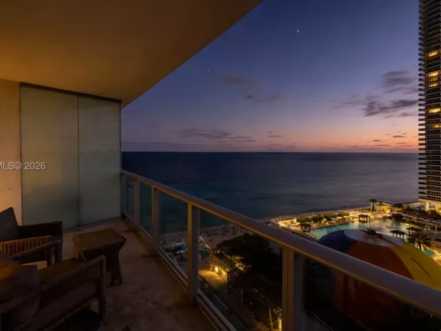 1-bedroom condo for sale in Hollywood - 4111 S Ocean Dr 1507 - MondialRealty