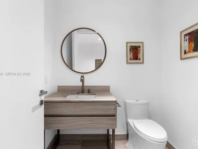 3-bedroom condo for rent in Sunny Isles Beach - 18975 Collins Ave 2101 - MondialRealty