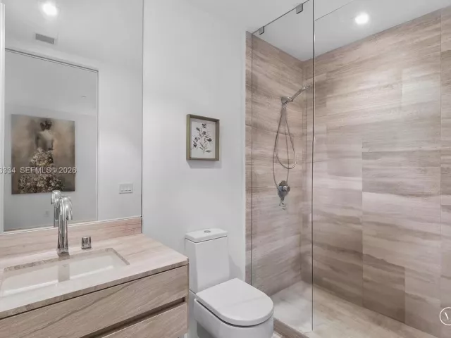 3-bedroom condo for rent in Sunny Isles Beach - 18975 Collins Ave 2101 - MondialRealty