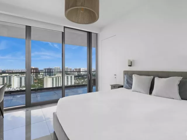 3-bedroom condo for rent in Sunny Isles Beach - 18975 Collins Ave 2101 - MondialRealty