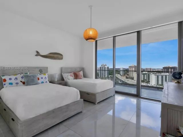 3-bedroom condo for rent in Sunny Isles Beach - 18975 Collins Ave 2101 - MondialRealty