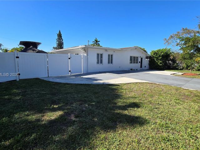 3-bedroom home for rent in Hollywood -  - MondialRealty