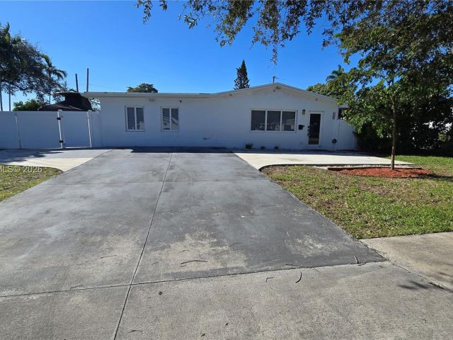 3-bedroom home for rent in Hollywood -  - MondialRealty