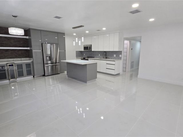 3-bedroom home for rent in Hollywood -  - MondialRealty