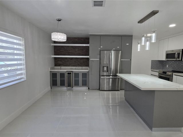 3-bedroom home for rent in Hollywood -  - MondialRealty