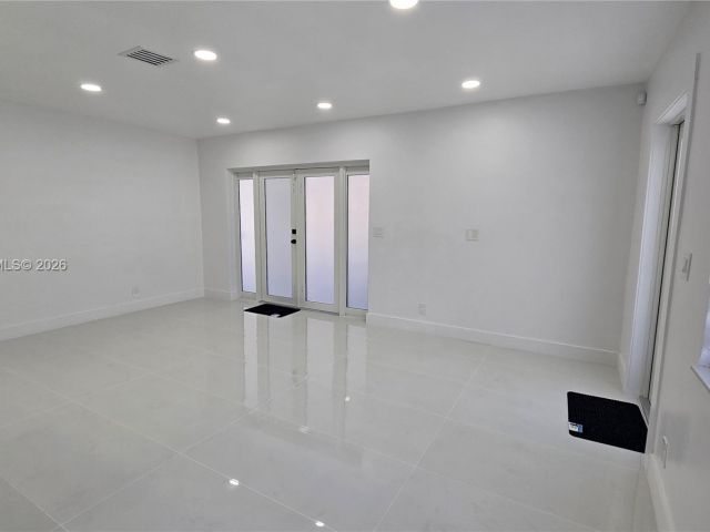 3-bedroom home for rent in Hollywood -  - MondialRealty