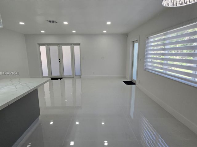 3-bedroom home for rent in Hollywood -  - MondialRealty