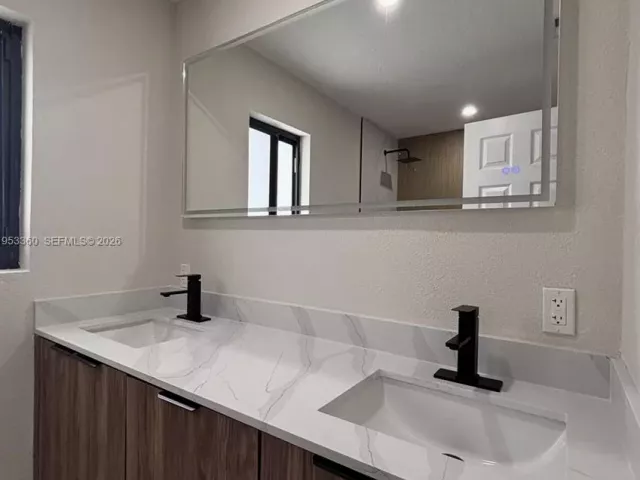 3-bedroom home for sale in West Palm Beach - 2660 Starwood Cir - MondialRealty